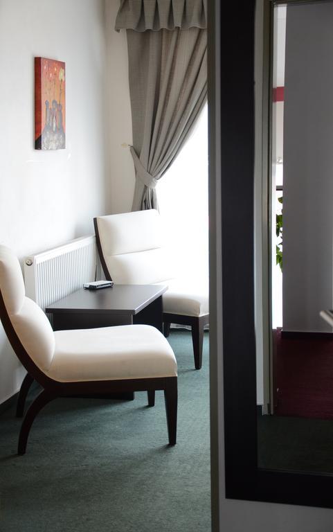 Žiar nad Hronom Garni Hotel Fellini חדר תמונה