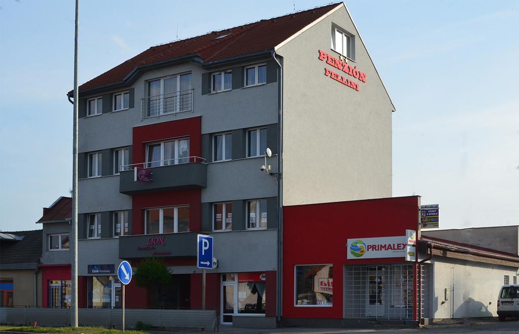 Žiar nad Hronom Garni Hotel Fellini מראה חיצוני תמונה