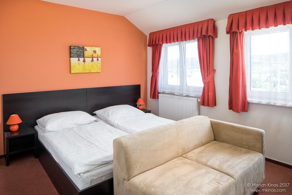 Žiar nad Hronom Garni Hotel Fellini מראה חיצוני תמונה
