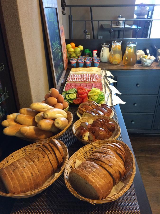Žiar nad Hronom Garni Hotel Fellini מראה חיצוני תמונה